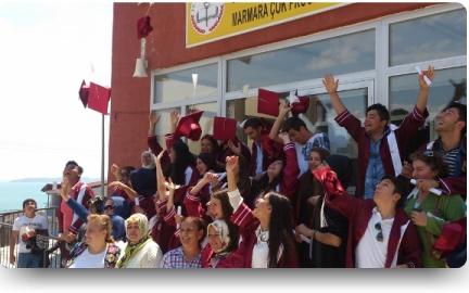 2014 - 2015 eğitim öğretim yılında Genel Liseden mezun olan öğrencilerimizin kep atma töreni gerçekleştirilmiştir.